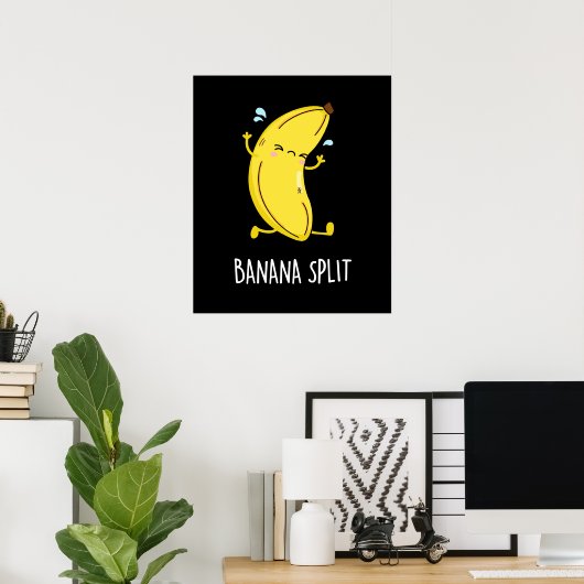 Banana Split Funny Dancing Banana Pun (Dark BG) Poster (Heimbüro)