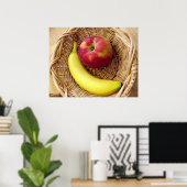 Banana und Apple in einem Korb Poster (Heimbüro)