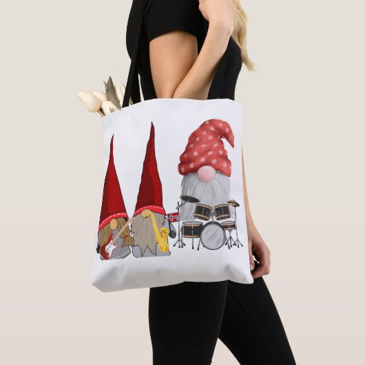 Band von Gnomen auf einer Tasche (Von Nahem)