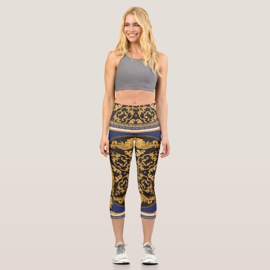 Bandana Print: Black Blue Gold. Capri Leggings (Vorderseite)