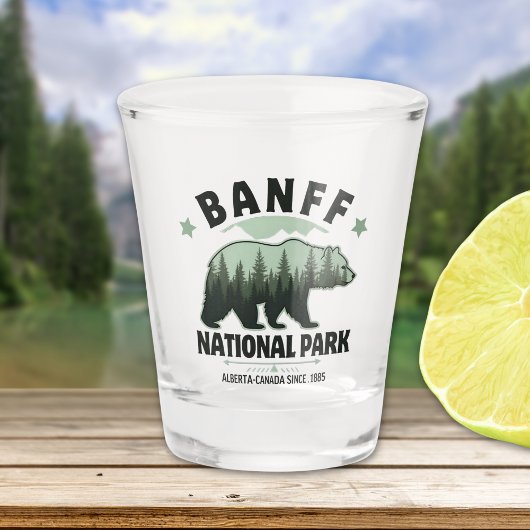 Banff Bear and Forest Design - Nature Lover Gift  Schnapsglas