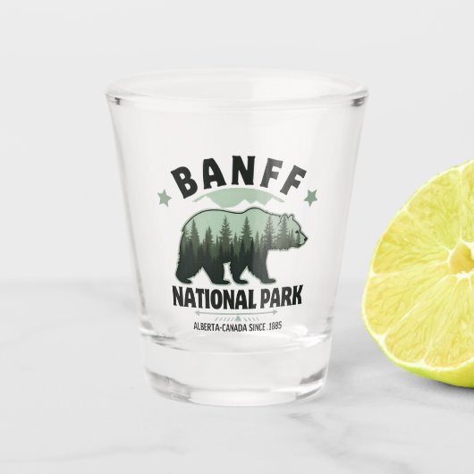 Banff Bear and Forest Design - Nature Lover Gift Schnapsglas (Vorderseite)