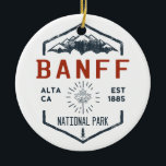 Banff Nationalpark Kanada Vintag erschüttert Keramik Ornament<br><div class="desc">Banff National Park Abzeichen mit einzigartigem Park themed Ahornblatt Design. Der Park ist Kanadas erster Nationalpark und gehört zum kanadischen Rocky Mountain Parks UNESCO Weltkulturerbe.</div>