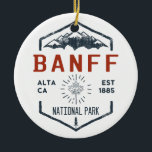 Banff Nationalpark Kanada Vintag erschüttert Keramik Ornament<br><div class="desc">Banff National Park Abzeichen mit einzigartigem Park themed Ahornblatt Design. Der Park ist Kanadas erster Nationalpark und gehört zum kanadischen Rocky Mountain Parks UNESCO Weltkulturerbe.</div>