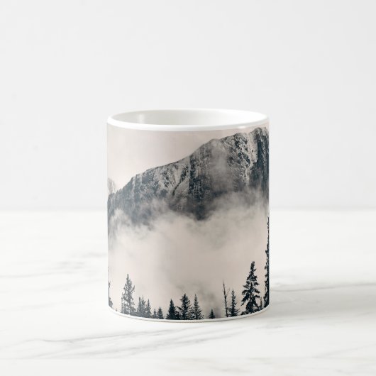 Banff Nationalpark nebelige Berge und Wälder in Kaffeetasse (Mittel)