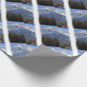 Banff Wolf im Winter mit Mt Kaskade Geschenkpapier (Ecke)