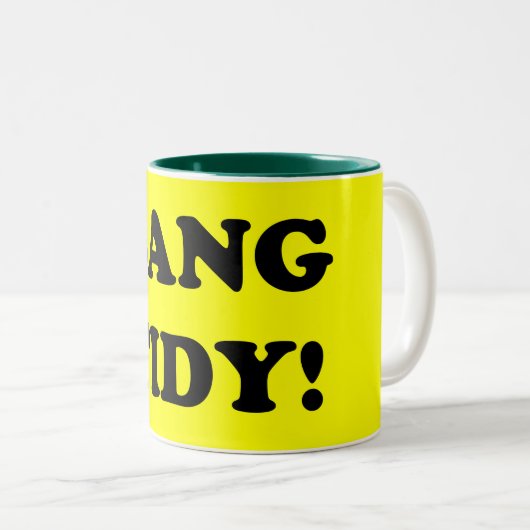"BANG TIDY!" ZWEIFARBIGE TASSE (VorderseiteRechts)