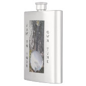 Banjo, das gegen einen Baum stillsteht Flachmann (Links)