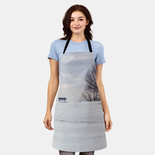 Bank on Snow Covered Hill Schürze (Getragen)