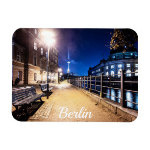 Bänke bei Spree in Berlin, Deutschland Magnet