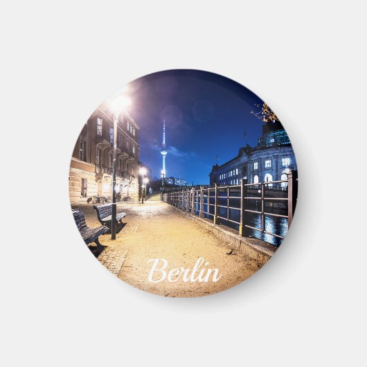 Bänke bei Spree in Berlin, Deutschland Magnet (Vorne)