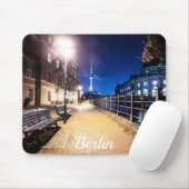 Bänke bei Spree in Berlin, Deutschland Mousepad (Mit Mouse)