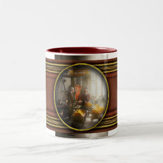 Banker - Sein Gewicht in Gold Zweifarbige Tasse