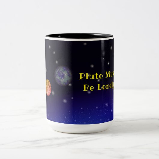 Banner-Tasse "Pluto Muss einsam sein" Zweifarbige Tasse (Mittel)