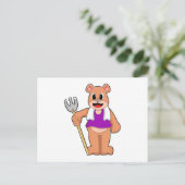 Bär als Bauer mit Rechen Postkarte (Stehend Vorderseite)
