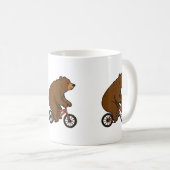 Bär auf einem Fahrrad – Wilde Fahrt Vibes Kaffeetasse (VorderseiteRechts)