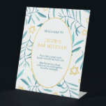 Bar Bat Mitzvah Jewish Wedding Botanicals Custom Sockelschild<br><div class="desc">Perfektes individuelles Zeichen für eine Fledermausmitzvah, Bar mitzvah oder andere jüdische Feier! Handgemachte Aquarellkunst für Sie! Vollständig anpassbar! Klicken Sie auf "Personalisieren" oben, um den Text zu bearbeiten. Klicken Sie auf "Bearbeiten mit dem Design-Tool", um die Schriftart, Farben und Platzierungen anzupassen und das Design auf der Rückseite zu löschen, wenn...</div>