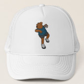 Bär beim Handballspieler mit Handball Truckerkappe (Vorderseite)