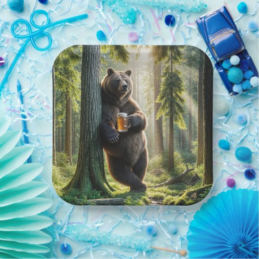 Bär, der im Wald ein Bier hält Pappteller (Party)