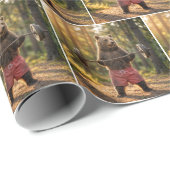 Bär hebt Gewichte in einem sonnigen Wald Geschenkpapier (Rolleneckpunkt)