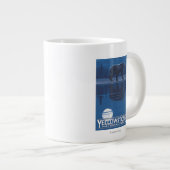 Bär im Mondlicht - Yellowstone-Nationalpark Jumbo-Tasse (Vorderseite Rechts)
