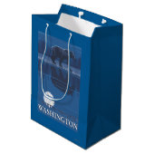 Bär im Mondschein - Nordkaskaden, Washington Mittlere Geschenktüte (Rückseite Schrägansicht)