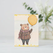 Bär in Brown Kariert Sweater mit Yellow Balloon Postkarte (Stehend Vorderseite)