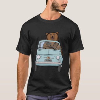 Bär in einem blass blauen Vintagen Fiat 500 T-Shirt