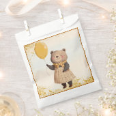 Bär in gelbem Kariertes Kleid mit gelbem Ballon Geschenktütchen (Ausgeschnitten)