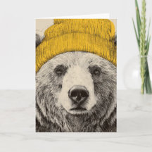 Bär in gelber Mütze, rustikales Waldtier