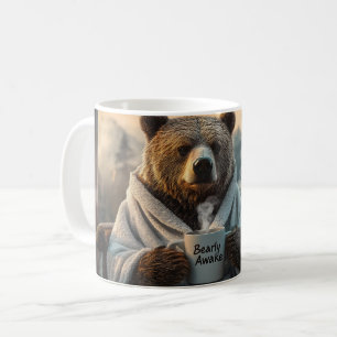 Bär in Robe mit Kaffeetasse