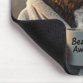 Bär in Robe mit Kaffeetasse Mousepad (Ecke)