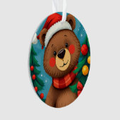 Bär in Weihnachtsmannmütze unter den Weihnachtsbäu Ornament (Vorderseite)