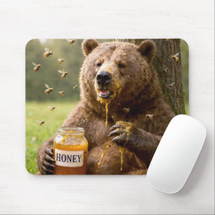 Bär isst Honig aus einem Glas Mousepad