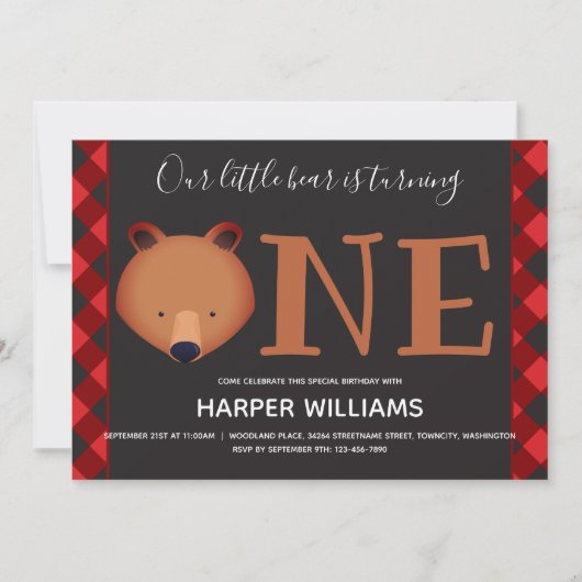 Bär macht ein rotes Buffalo Kariert ersten Geburts Einladung (Vorderseite)