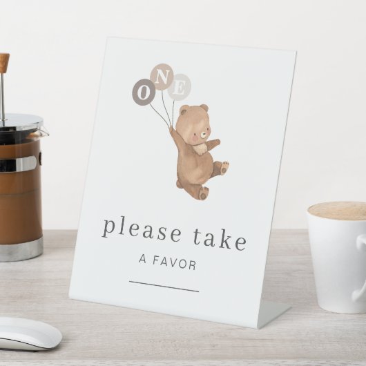 Bär mit 3 braunen Balloons bevorzugen Zeichen Sockelschild (In SItu)