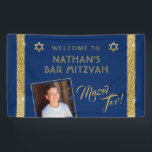 Bar Mitzvah Blue Welcome Mazel Tov Banner<br><div class="desc">Bar Mitzvah Willkommen und Mazel Tov Herzlichen Glückwunsch Banner mit Personalisiertem Foto auf einem marineblau Hintergrund mit silber funkelnd Glitzer Streifen Rand Kanten. Fügen Sie benutzerdefinierte Formulierungen, Schriftart oder mehr Fotos hinzu, und entfernen Sie den goldglatteren Rahmen, indem Sie auf "Weitere Anpassungen vornehmen" klicken. Für die Abstimmung und Koordination von...</div>