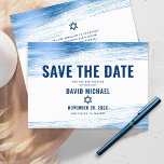 Bar Mitzvah Bold Modern Navy Typografie Blue Foil<br><div class="desc">Achten Sie darauf, dass alle Ihre Freunde und Verwandten den Meilenstein Ihres Sohnes Bar Mitzvah feiern können! Versenden Sie diese coole, einzigartige, moderne, personalisierte "Save the Date" Anzeigenkarte. Metallische, hellblaue Pinselstriche aus der Folie, gewagte, marineblaue Typografie und Star of David überlagern einen einfachen, weißen Hintergrund. Personalisieren Sie den benutzerdefinierten Text...</div>