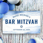 Bar Mitzvah Bold Modern Navy Typografie Blue Foil Banner<br><div class="desc">Seien Sie stolz, freuen Sie sich und präsentieren Sie diesen Meilenstein Ihres Lieblings-Bar Mitzvah! Hänge diesen coolen, einzigartigen, modernen, personalisierten Banner auf, um seinen besonderen Tag zu ergänzen. Imitate mit hellblauen Pinselstrichen aus metallischer Folie, fett blauer Typografie und Star of David überlagern einen sauberen, schlichten, weißen Hintergrund. Personalisieren Sie den...</div>