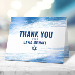 Bar Mitzvah Bold Modern Navy Typografie Blue Foil Dankeskarte<br><div class="desc">Vergewissern Sie sich, dass Ihr Lieblings-Bar Mitzvah zeigt seine Wertschätzung für alle, die seine Meilenstein-Veranstaltung unterstützt! Versenden Sie diese coole, einzigartige, moderne, personalisierte Dankeschön-Karte. Metallische, hellblaue Pinselstriche aus der Folie, gewagte, marineblaue Typografie und Star of David überlagern einen einfachen, weißen Hintergrund. Ihre persönliche Nachricht, ein marineblauer Stern von David und...</div>