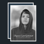 Bar Mitzvah| Klassisches und einfaches Foto Einladung<br><div class="desc">Diese einfache und moderne Drehung zu einem klassischen Design besteht aus Serifentypografie auf einem einfachen Hintergrund mit einem weißen Rahmen. Hinzufügen eines benutzerdefinierten Fotos Schwarz-Weiß-Filter wurden eingesetzt.</div>