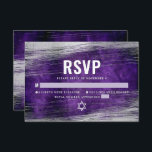 Bar Mitzvah Moderner Silberstreifen Lila Wasser RSVP Karte<br><div class="desc">Seien Sie stolz, freuen Sie sich und feiern Sie diesen Meilenstein Ihres Lieblings-Bar Mitzvah mit dieser coolen, einzigartigen, modernen, personalisierten UAWG Insert-Karte für Ihre Veranstaltung! Metallische silberne Pinselstriche und Stern von David, zusammen mit fett-weißer Typografie, überlagern einen lila, dunklen, ockerfarbenen Hintergrund. Personalisieren Sie den benutzerdefinierten Text mit dem Datum "Antwort...</div>