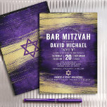 Bar Mitzvah Modernes, gewebter Typ Lila Goldfolie Einladung<br><div class="desc">Seien Sie stolz, freuen Sie sich und präsentieren Sie diesen Meilenstein Ihres Lieblings-Bar Mitzvah! Versenden Sie diese coole, einzigartige, moderne, personalisierte Einladung für eine Veranstaltung, an die Sie sich erinnern können. Metallische goldene Pinselstriche und Stern von David, zusammen mit fett-weißer Typografie, überlagern einen lila, dunklen, ockerfarbenen Hintergrund. Personalisieren Sie den...</div>