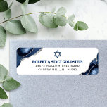 Bar Mitzvah Navy Blue Agate Silver Rücksendeadress<br><div class="desc">Seien Sie stolz, freuen Sie sich und feiern Sie diesen Meilenstein Ihres Lieblings-Bar Mitzvah, wenn Sie dieses coole, einzigartige, moderne, personalisierte Rücksendelabel verwenden! Navy blau und grau Typografie und Star of David überlagern einen schlichten, weißen Hintergrund mit Stahl blau agate Felsen akzentriert mit Imitaten silbernen Venen. Personalisieren Sie den benutzerdefinierten...</div>