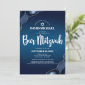Bar Mitzvah Navy Blue Ombre Agate Modernes Skript Einladung (Stehend Vorderseite)