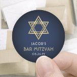 Bar Mitzvah Navy Blue White & Gold Star von David Runder Aufkleber<br><div class="desc">Fügen Sie eine personalisierte Touch zu Bar mitzvah Dankeschön Noten oder Favoriten mit diesen eleganten marineblau, weiß und Imitat goldenen Folie rund Aufkleber / Umschlag Aufkleber. Der gesamte Text ist einfach anzupassen oder zu löschen. Das Design besticht durch einen schlichten marineblauen Hintergrund, einen metallischen Look Star of David und eine...</div>