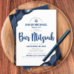 Bar Mitzvah Simple Modern Navy Blue Agate Script Einladung<br><div class="desc">Seien Sie stolz, freuen Sie sich und präsentieren Sie diesen Meilenstein Ihres Lieblings-Bar Mitzvah! Versenden Sie diese coole, einzigartige, moderne, personalisierte Einladung für eine Veranstaltung, an die Sie sich erinnern können. Navy Schrift Typografie und Star of David überlagern einfache, weiße Hintergrund mit Stahlblau-Age akzentriert mit Imitaten silbernen Adern. Personalisieren Sie...</div>