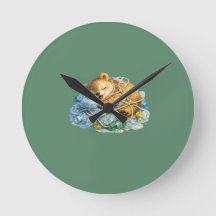 Bär ruht auf Plastikmüll Wildlife