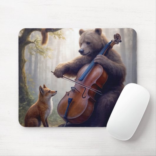Bär spielt Cello in einem nebligen Wald Mousepad (Mit Mouse)