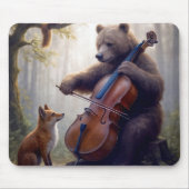 Bär spielt Cello in einem nebligen Wald Mousepad (Vorne)